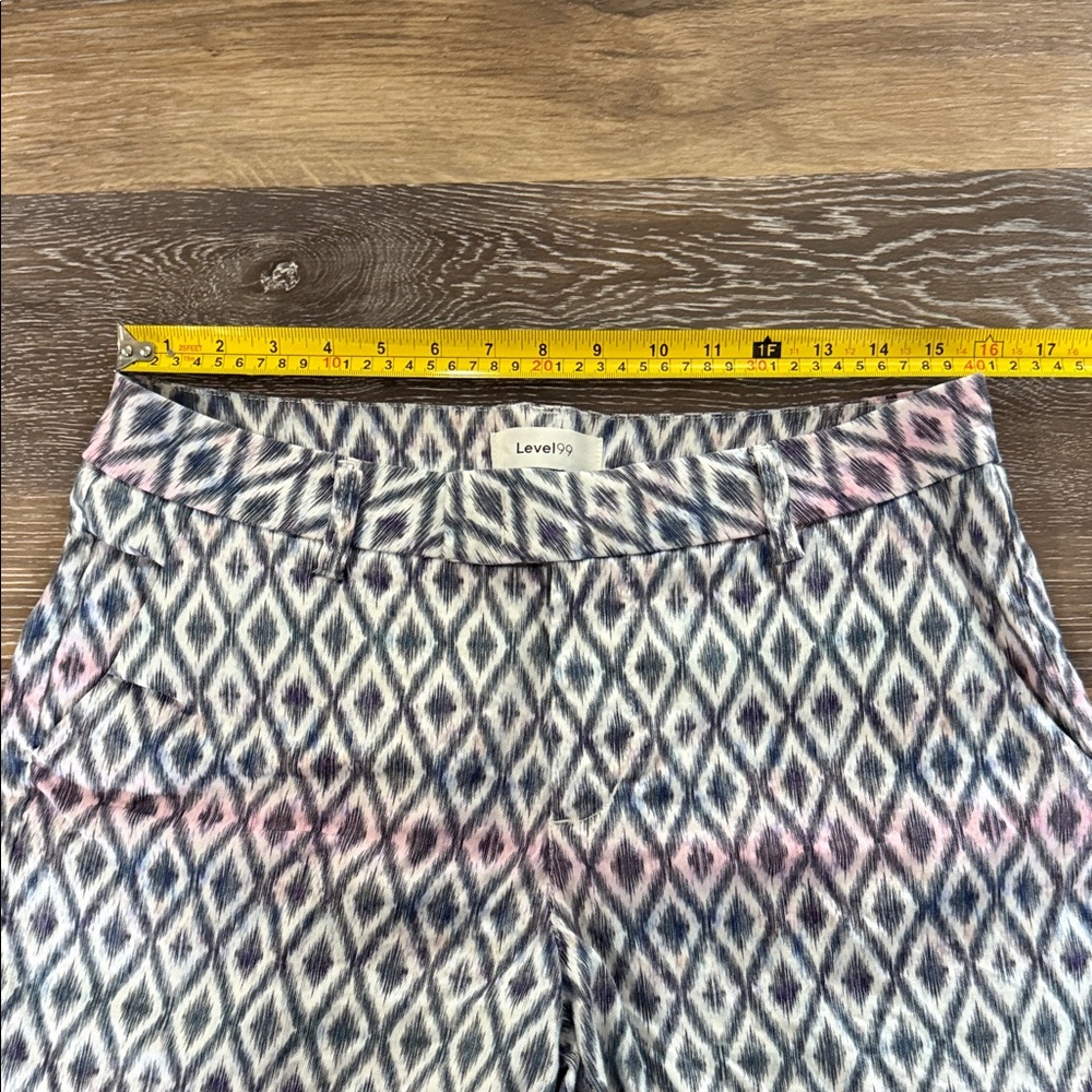 Women’s size 29 Level 99 Diamond Pattern Shorts - Picture 5 of 9